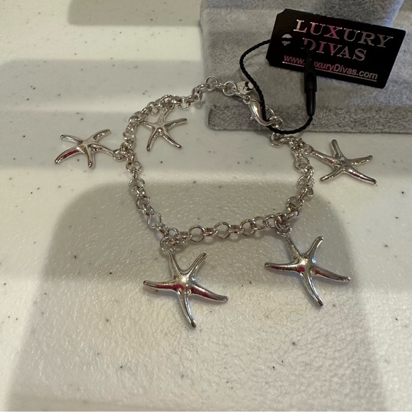 NWT Luxury Divas Charm Bracelet silver with starfish charms - Picture 7 of 13